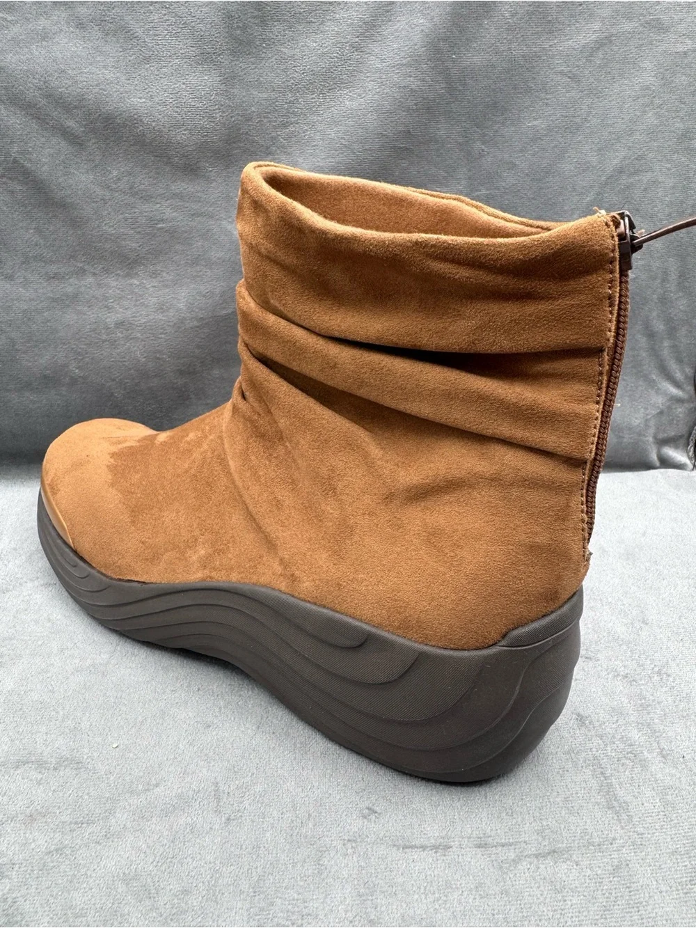 Bzees Zizzle Ankle Boots Women’s Size 11 Tan Wedge Comfort Back Zip‎ NWT